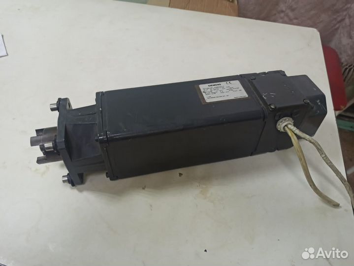 Серводвигатель Siemens 1HU3058-0AC01 - Z