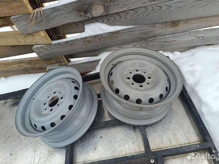 Продам 2 штампованных диска