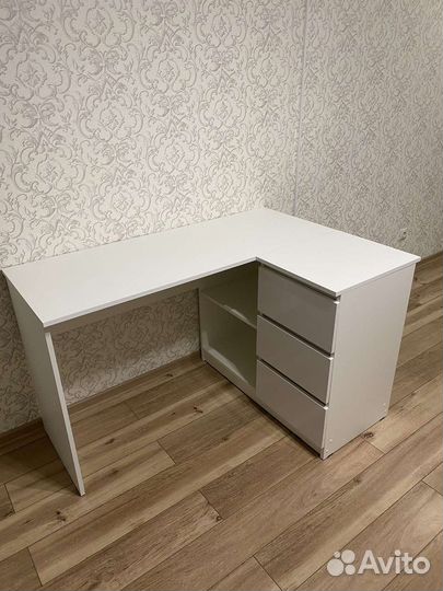 Угловой письменный стол