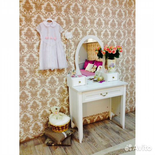 Детский туалетный столик