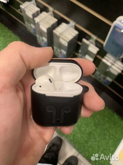 Беспроводные наушники apple airpods 1