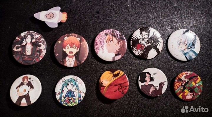 Аниме значки и брелок