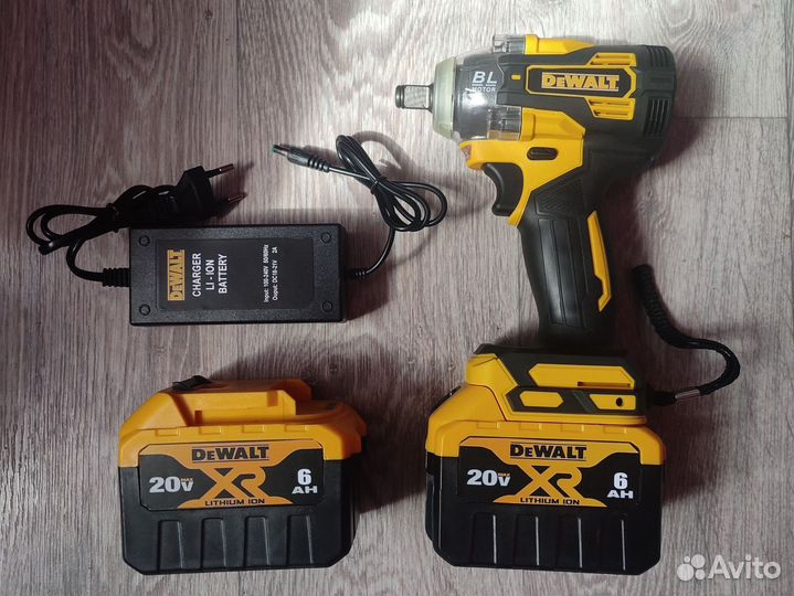 Аккумуляторный ударный гайковерт Dewalt