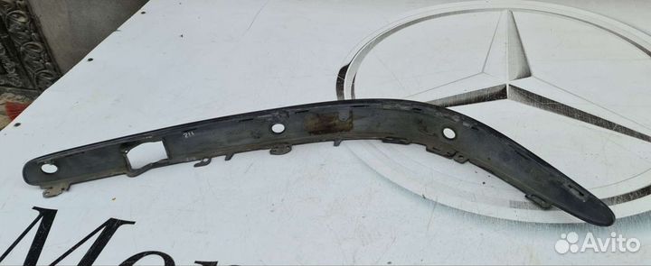 Молдинг переднего бампера правый Mercedes W211