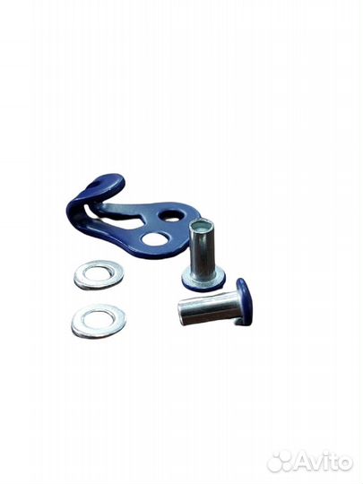 Крючок металлический с заклепками синий