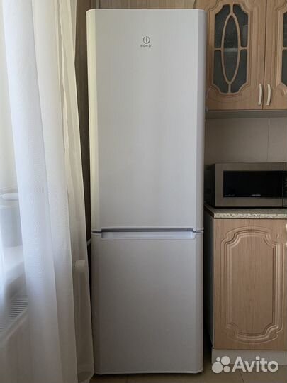 Холодильник indesit