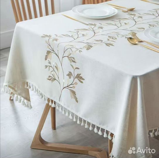 Скатерть льняная с вышивкой 140*240