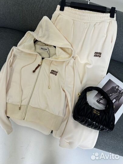 Стильный костюм miu miu