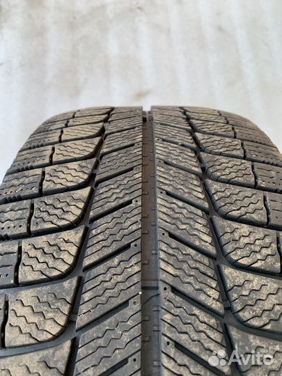 Michelin X-Ice XI3 245/45 R18 100H