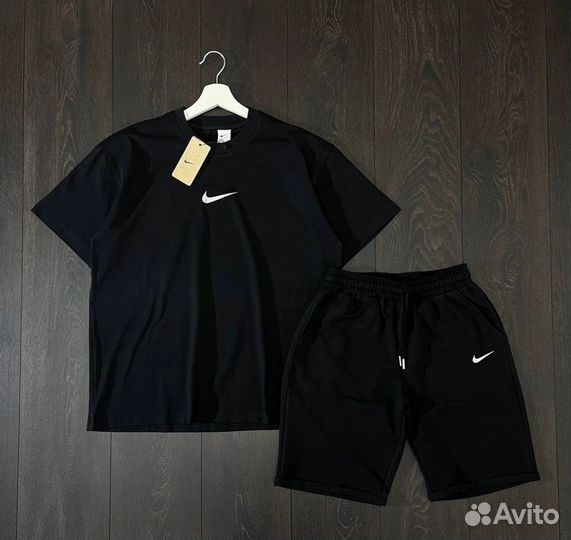 Шорты и футболка Nike