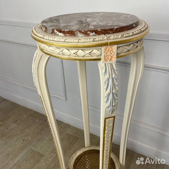 Антикварная высокая подставка