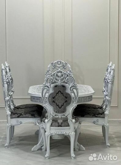 Кухонный стол и стулья комплект