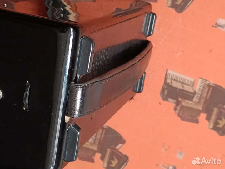 Аккордеон weltmeister serino почти новый