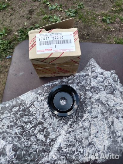 Шкив генератора 2741122210 Toyota 27411-22210