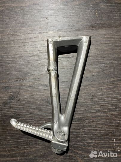 Правый пассажирский кронштейн Yamaha YZF-R6 08+