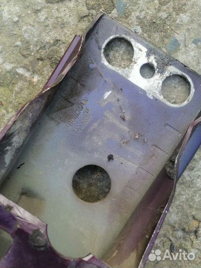 Усилитель переднего бампера вольво S80