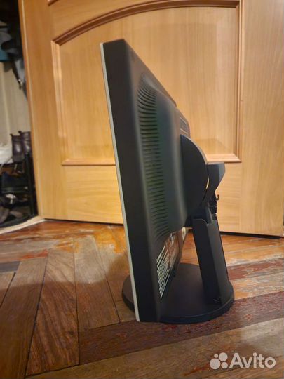 Монитор Mitsubishi nx77lcd