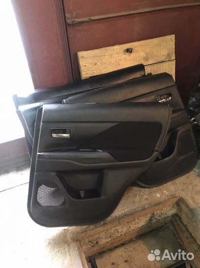 Обшивки дверей mitsubishi outlander 3