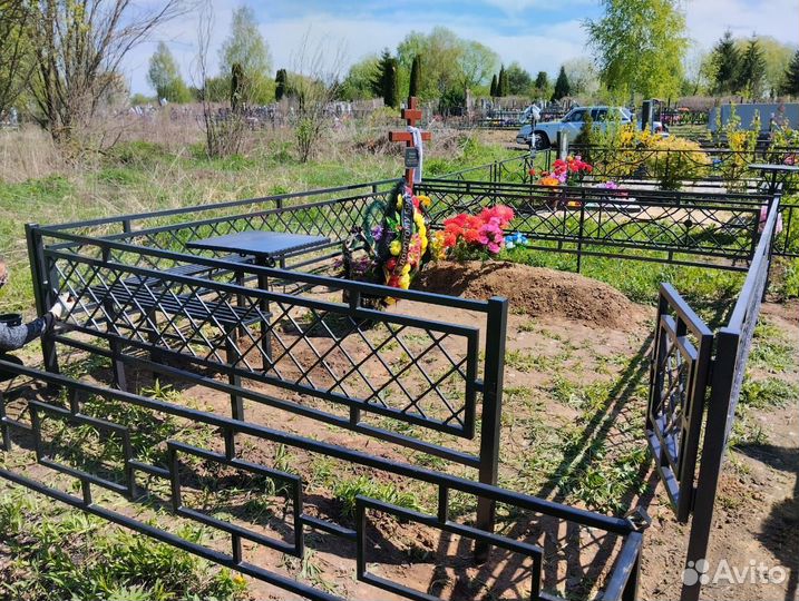 Оградки на кладбище