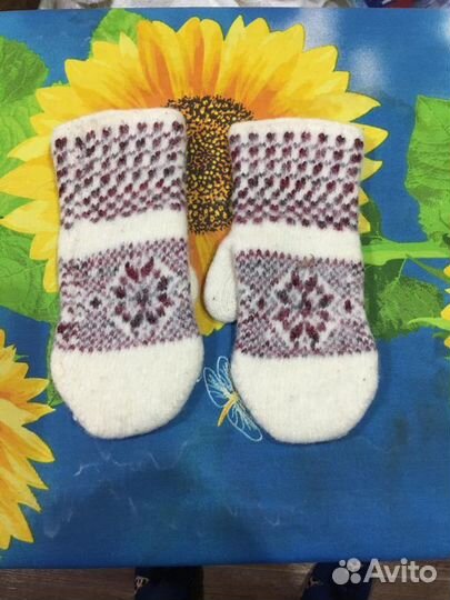 Шапка женская и мужская, варежки женские