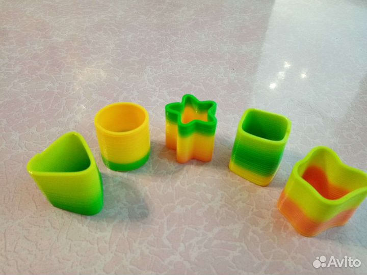 Игрушка пружинка