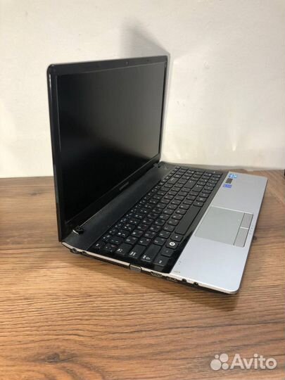 Ноутбук Samsung NP-300E5Z i3-2330M/6Gb/1Tb