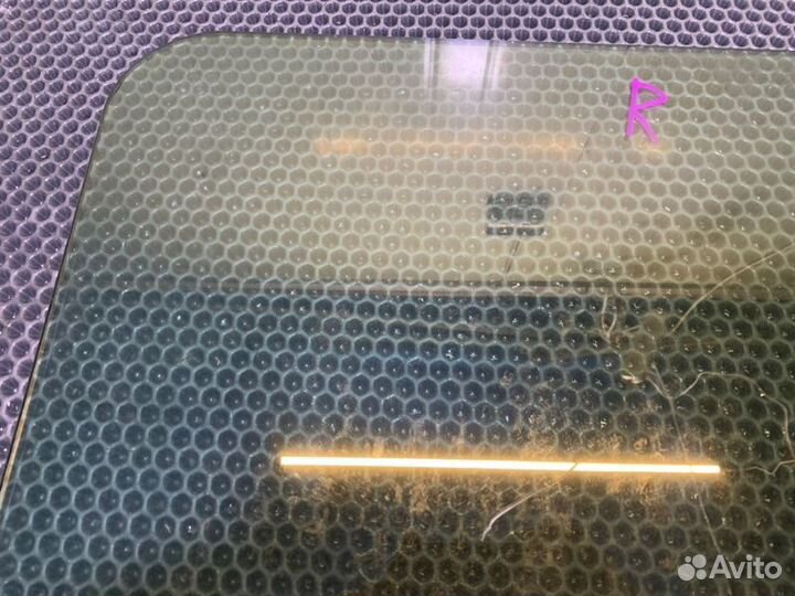 Стекло двери прав. перед. Mercedes-Benz G350