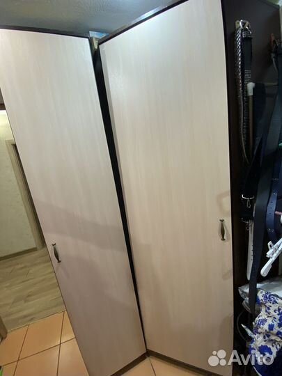 Шкаф угловой