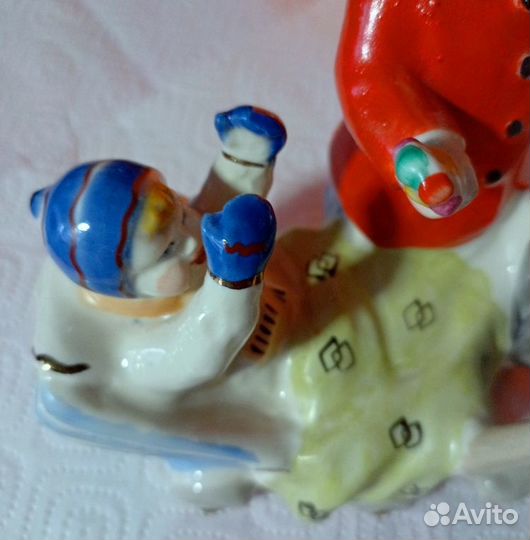 Винтажная фарфоровая статуэтка