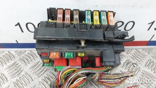 Блок предохранителей peugeot 406 (3ST13M101)