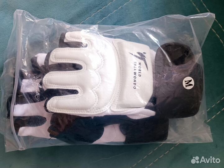 Перчатки для единоборств новые