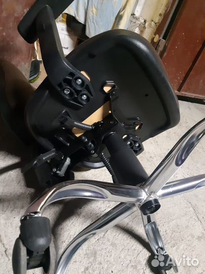 Офисное кресло