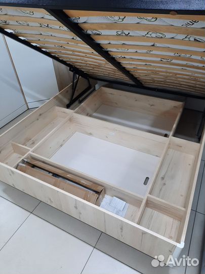 Кровать двуспальная