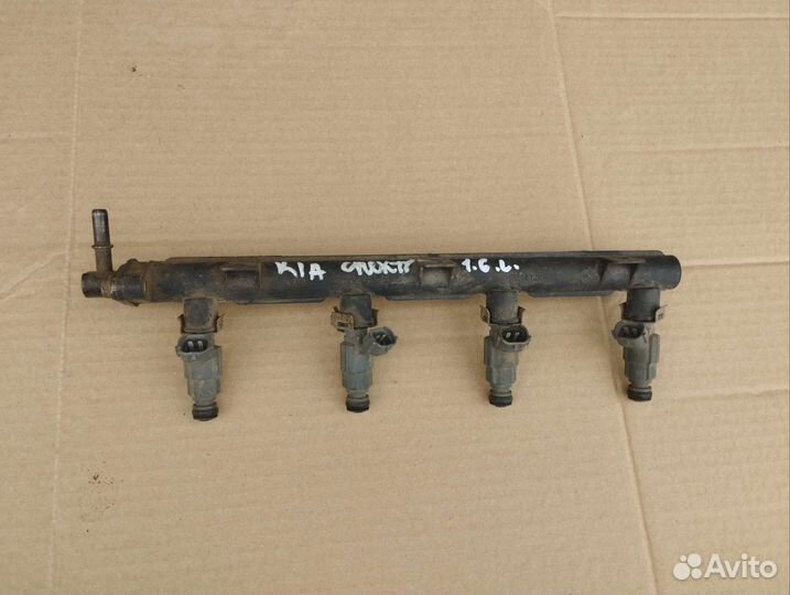 Топливная рампа с форсунками Kia Spectra 1.6