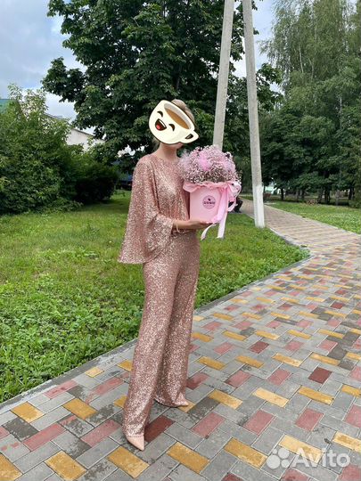 Комбинезон с накидкой