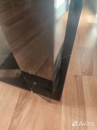 Стеклянная тумба тв