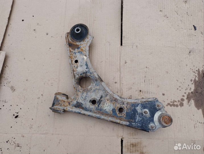 Рычаг передний правый Opel Corsa D