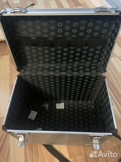 Ящик для инструмента парикмахера