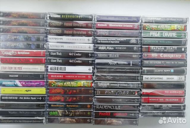 Коллекция аудиокассет метал