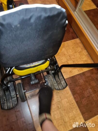 Детский снегокат с колесами