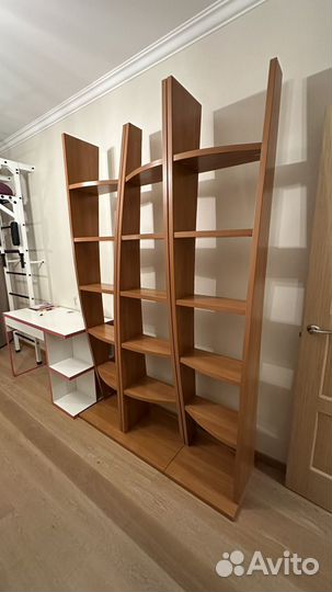 Книжный стеллаж