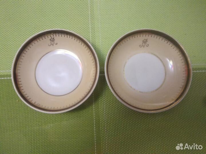 Блюдца с монограммой «мр»