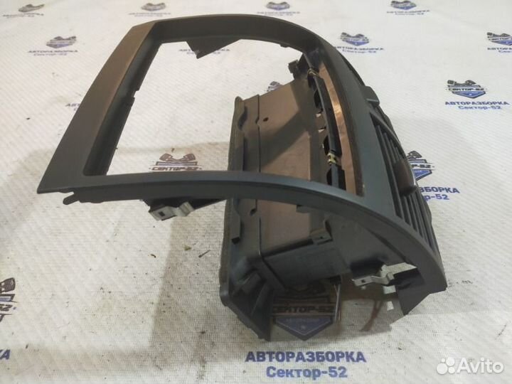 Дефлектор воздушный передний Volkswagen Touareg 1