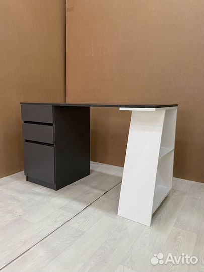 Стол компьютерный новый