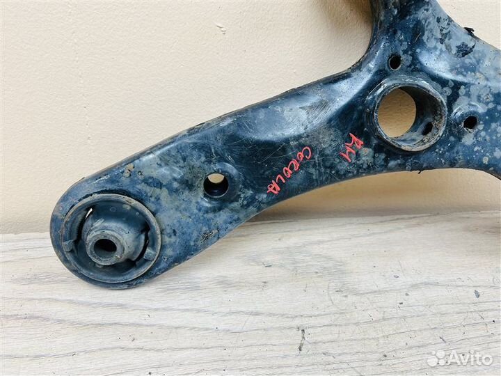 Рычаг подвески передний правый Toyota Corolla