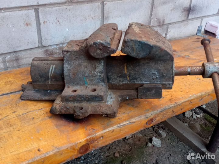 Тиски слесарные бу СССР