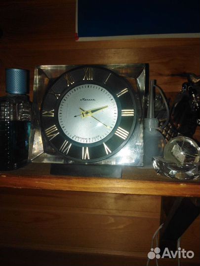 Часы Молния раритет с корундами