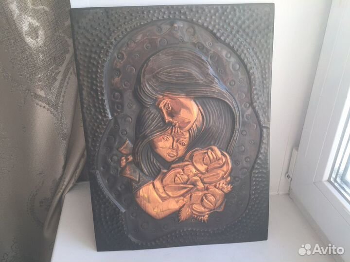 Панно чеканка мама и дочка