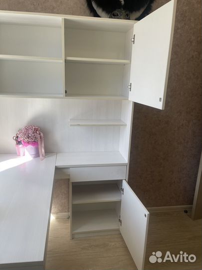 Уголок школьника стол со шкафчиками