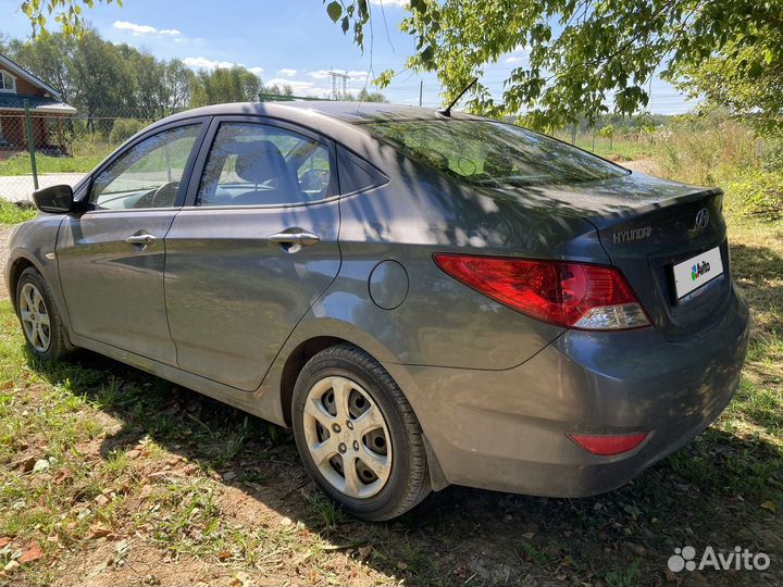 Hyundai Solaris 1.4 AT, 2012, битый, 52 000 км